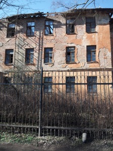 Zaniedbany budynek na Devau Kaliningrad